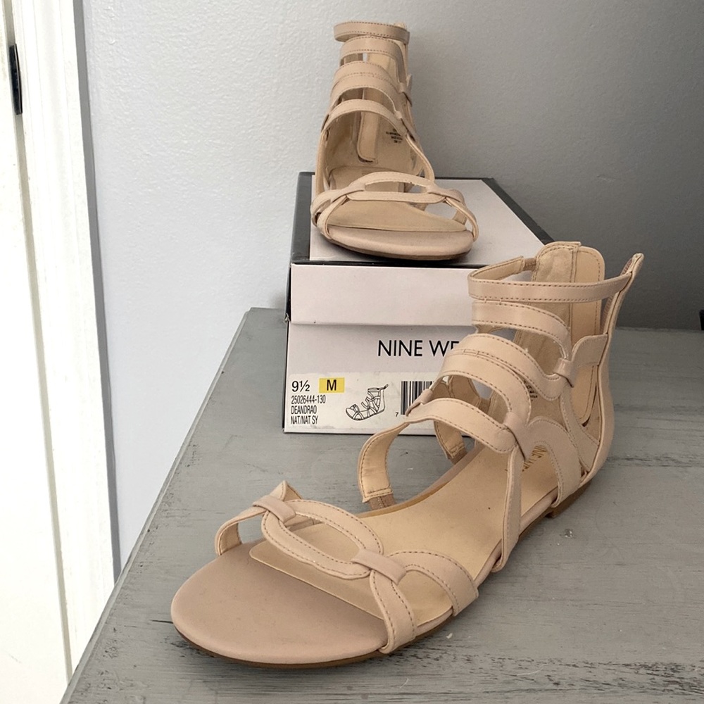 Nine West Gladiator Style Sandals 9.5 Nude
